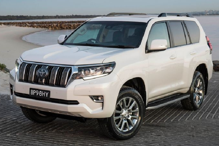 Mới đây, dòng xe Toyota Land Cruiser Prado đã chính thức được bổ sung phiên bản nâng cấp tại thị trường Úc. Bước sang phiên bản 2021, mẫu SUV cỡ lớn này được bổ sung động cơ mạnh hơn và thêm nhiều trang bị so với trước. Tại thị trường Úc, Toyota Land Cruiser Prado 2021 vẫn được chia thành 4 phiên bản là GX, GXL, VX và Kakadu như trước. Dù ở phiên bản nào, xe cũng dùng động cơ diesel 4 xi-lanh, tăng áp, dung tích 2,8 lít nâng cấp.