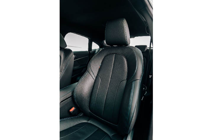 BMW 2 Series Gran Coupe Black Shadow Edition đã được giảm giá trước khi bán với hơn 2,000 Euro (2,165 Đô) cho phiên bản 218i và 220d và hơn 1,500 Euro (1,622 Đô) cho phiên bản M235i xDrive.