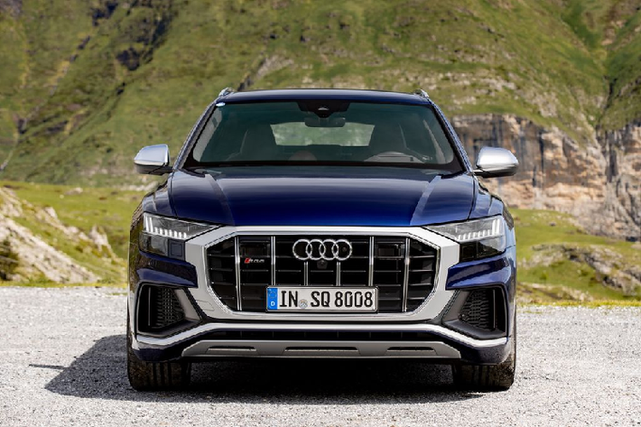Về thiết kế, mẫu SUV cỡ lớn nhà Audi Q9 2021 mới trước đó được đồn đoán sẽ sở hữu một dáng vẻ theo kiểu coupe với kích thước to lớn và một tổng thể sang trọng hơn người anh em Q8.