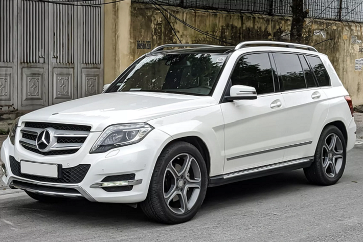 Mercedes-Benz GLK 2013 máy dầu là một trong những dòng xe sang sử dụng động cơ dầu hiếm hoi được phân phối tại thị trường Việt. Phiên bản máy dầu đã góp phần thay đổi tư duy, giúp xua tan những định kiến bảo thủ của khách hàng về xe sang sử dụng động cơ dầu.