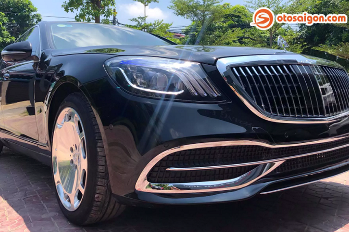 Anh Sơn chia sẻ thêm, chi phí nâng cấp cho S-Class sẽ khác nhau tùy thuộc vào gói nâng cấp mà chủ xe muốn lựa chọn. Chủ xe có thể độ lên đời đơn giản từ S-Class thế hệ thứ 5 lên thứ 6, hoặc từ thế hệ thứ 5 lên phong cách siêu sang Mercedes-Maybach.