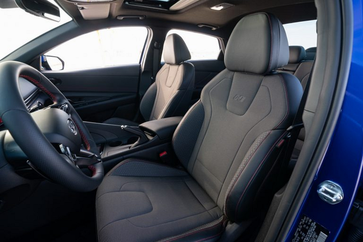 Sau khi ra mắt Elantra N Line, cái tên tiếp theo sẽ được ra mắt với tên “N Line” sẽ là chiếc Sonata. Hyundai cho biết mẫu xe này sẽ được trang bị động cơ GDI 2,5 lít. Vào quý ba năm nay, hãng xe đến từ Hàn Quốc cũng ra mắt phiên bản hybrid của Elantra. Đây sẽ là chiếc Elantra Hybrid mới đầu tiên sau khi hãng bắt đầu bán ra chiếc Elantra LPI Hybrid từ năm 2011.