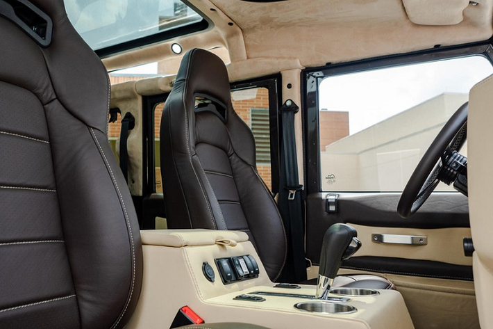 Tương tự như những chiếc xe Defender độ khác bởi ECD, Project Windswept có trang bị một động cơ V8 LS3 dung tích 6.2 lít, sản sinh 430 mã lực lấy từ một chiếc Chevrolet Corvette.