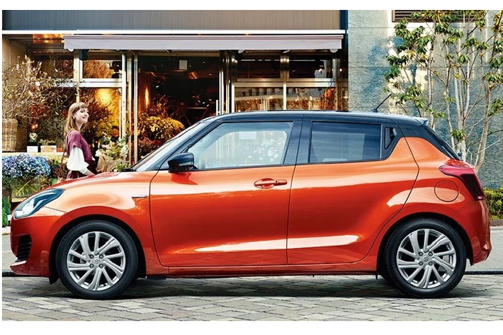 Ngoài ra, mẫu xe hatchback cỡ B này còn có 2 thiết kế cản trước khác nhau nhưng không thay đổi so với Suzuki Swift 2019. Trong đó, có một thiết kế cản trước thể thao hơn. Tiếp đến là 2 thiết kế vành la-zăng hợp kim, bao gồm cả mâm sơn 2 màu thể thao hơn. Cuối cùng, mẫu xe hatchback cỡ B này được bổ sung 2 màu sơn phối 2 tông màu mới là cam Flame Orange Pearl - nóc đen và vàng Rush Yellow - nóc bạc.