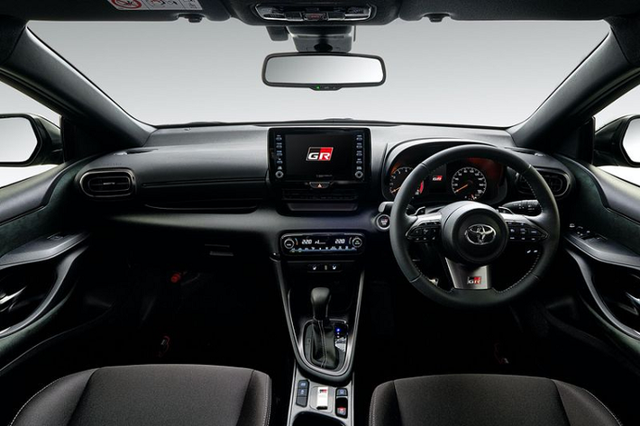 Hai phiên bản GR Yaris còn lại tại thị trường Nhật Bản là RZ và RC. Trong đó phiên bản RZ về cơ bản giống hệt với những dòng xe được bán tại nước ngoài và RC cũng là một phiên bản được phân phối độc quyền tại Nhật Bản - tương tự như RS.