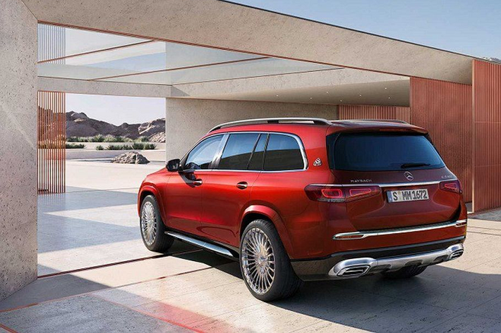 Ra đời từ năm 1909, thương hiệu xe siêu sang Maybach vốn đã quá quen thuộc với hãng xe ngôi sao 3 cánh. Qua nhiều năm, biểu tượng này đã nâng tầm những chiếc Mercedes-Benz để sánh ngang với các thương hiệu xa xỉ khác. Tại Việt Nam, Mercedes-Maybach hiện đang phân phối 3 mẫu xe bao gồm S 450, S 560 và S 650.