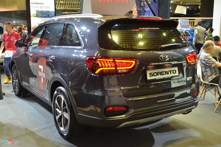 Phiên bản nâng cấp của Sorento không có quá nhiều sự thay đổi so với trước đây. Thiết kế của Kia Sorento 2020 mới được lấy cảm hứng từ chiếc concept Cross GT được giới thiệu từ 2013.