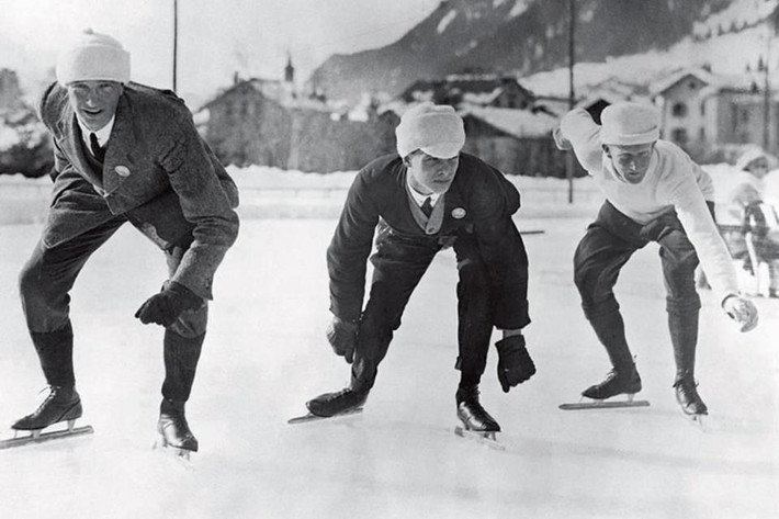 258 vận động viên cùng nhau tranh tài cho 16 huy chương vàng tại Thế vận hội mùa đông Chamonix 1924. Ảnh: The Sun.