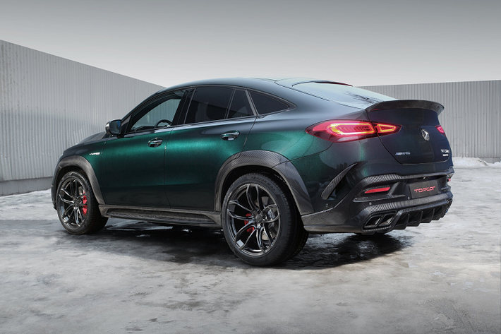 Bên cạnh đó, những hãng độ như TopCar Design cũng đã từng cho ra mắt gói nâng cấp cho mẫu xe này. Vừa qua, thương hiệu vừa xuất xưởng một chiếc Mercedes-Benz GLE Coupe độ INFERNO với màu sơn ngoại thất xanh lá Emerald Green, các chi tiết độ được làm bằng vật liệu carbon bóng với độ hoàn thiện cao.