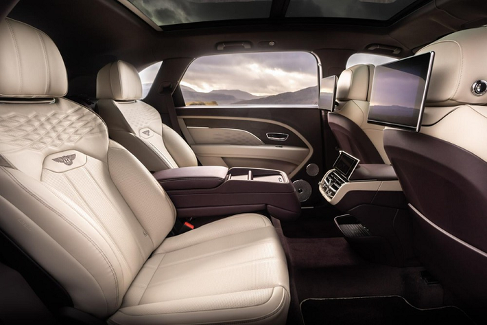 Chưa hết, hãng Bentley còn giới thiệu công nghệ cảm biến nhiệt độ mới trên Bentayga EWB. Ghế có tính năng sưởi ấm và làm mát hiện đã không còn mới lạ gì với người dùng ôtô. Ở Bentley Bentayga EWB, những tính năng này của ghế sẽ được nâng lên một tầm cao mới.