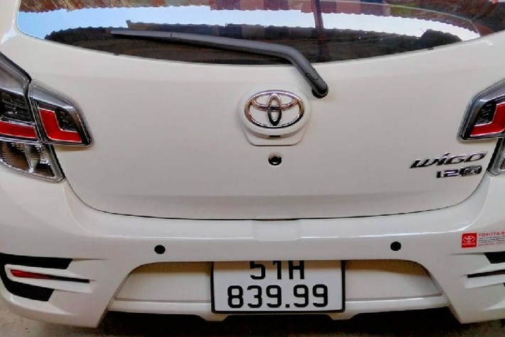 Bảng táp lô tinh tế, hiện đại hơn với điều khiển điều hòa được nâng cấp từ dạng núm xoay lên nút bấm và giao diện màn hình điện tử. Trên phiên bản G AT bổ sung kết nối điện thoại smart link tối đa hóa tiện ích và giúp người sử dụng dễ dàng kết nối với điện thoại di động. Phiên bản MT nâng cấp hệ thống giải trí từ CD lên DVD.