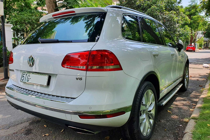 Volkwagen Touareg sử dụng động cơ xăng V6 dung tích 3.6L cho công suất 280 mã lực tại vòng tua 6.200 vòng/phút, mô-men xoắn cực đại 360 Nm tại vòng tua 3.200 vòng/phút, đi kèm hộp số tự động 8 cấp Tiptronic và hệ dẫn động 4 bánh toàn thời gian (4MOTION). Xe có mức tiêu hao nhiên liệu 9,9 L/100 Km (kết hợp).