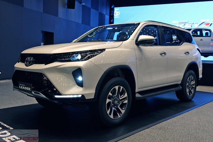 Mới đây, Toyota đã vén màn phiên bản nâng cấp của dòng SUV hạng trung Fortuner ở thị trường Thái Lan. Tương tự trước đây, Toyota Fortuner 2023 tại Thái Lan cũng được chia thành phiên bản thường, Legender và GR Sport. Tuy nhiên, phiên bản thường của dòng SUV cỡ D này đã được đổi tên thành Toyota Fortuner Leader.