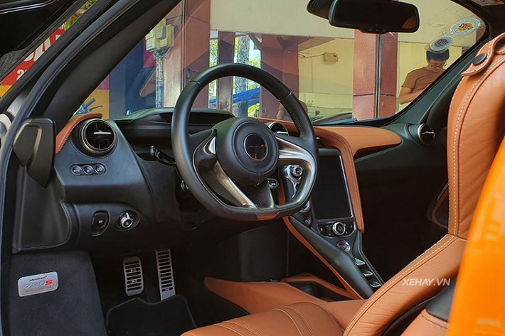 Ngay khi về tay chủ mới, siêu xe McLaren 720S đã được lột xác với gói độ ECU từ hãng DME Tuning, nhờ vậy mà siêu xe Anh Quốc có công suất lên tới 930 mã lực và mô-men xoắn khoảng 1.030 Nm, tăng 220 mã lực và 260 Nm so với nguyên bản. Tính đến thời điểm này đây là chiếc 720S mạnh nhất Việt Nam.