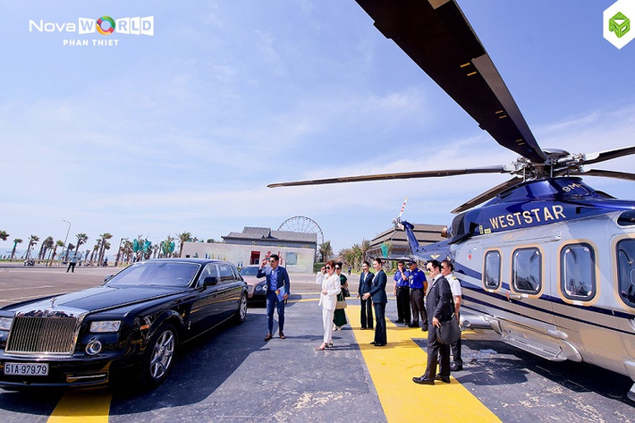 Ngay sau khi thông tin chủ tịch tập đoàn Nova Group lần đầu tiên lọt vào danh sách những tỷ phú đô la do tạp chí Forbes công bố gần đây, người ta càng bất ngờ hơn về cách ông Bùi Thành Nhơn chơi xe. Đáng chú ý, ông cùng con trai sở hữu hàng trăm siêu xe, xe thể thao và xe siêu sang đủ chủng loại với tổng giá trị phải trên 500 tỷ đồng.