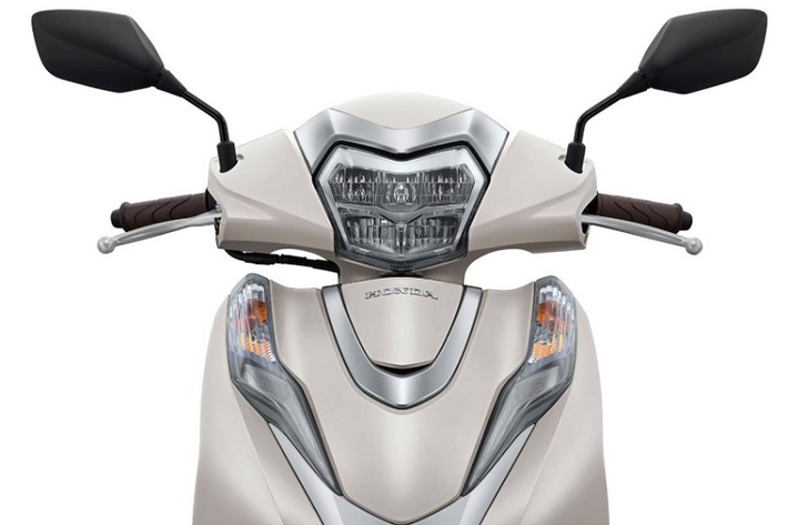 Theo đó, mẫu Honda Lead phiên bản mới tại Thái Lan có cùng thiết kế lẫn trang bị với mẫu Laed 125 đang bán ra tại Việt Nam. Ngoại hình của xe được thay đổi đôi chút theo tiêu chí đơn giản, nhưng vẫn làm nổi bật sự duyên dáng của mẫu xe ga dành cho nữ giới. mặt nạ được tinh chỉnh cá tính hơn với biểu tượng chữ U ngay bên dưới đầu xe, từ đầu đến đuôi xe được điểm xuyết một số chi tiết mạ crôm.