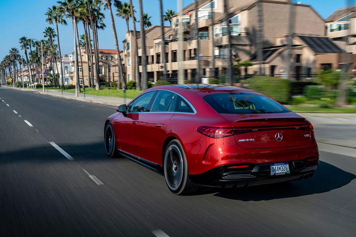 Tuy nhiên, mẫu xe này vẫn đắt hơn đáng kể so với bản tiêu chuẩn Mercedes-EQS 450+ Premium đang được bán tại Mỹ có giá từ 102.310 USD (~2,34 tỷ VNĐ). Nhưng đổi lại, khách hàng sẽ có một chiếc xe sở hữu khả năng vận hành vượt trội, bộ bodykit thể thao và vô số trang bị tiêu chuẩn.