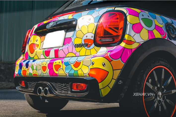 MINI Cooper S Convertible sử dụng khối động cơ xăng 2.0L 4 xy-lanh phun nhiên liệu trực tiếp sản sinh 192 mã lực và mô-men xoắn cực đại 280 Nm. Đi kèm là hộp số tự động 6 cấp, Cooper S Convertible chỉ cần 6,8 giây để tăng tốc từ 0-97 km/h, trước khi đạt vận tốc tối đa 230 km/h.