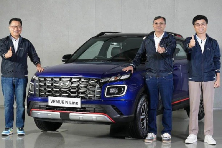 Sau khi được hé lộ hình ảnh vào hồi cuối tháng 8 năm nay, Hyundai Venue 2022 phiên bản N Line đã chính thức ra mắt thị trường Ấn Độ.