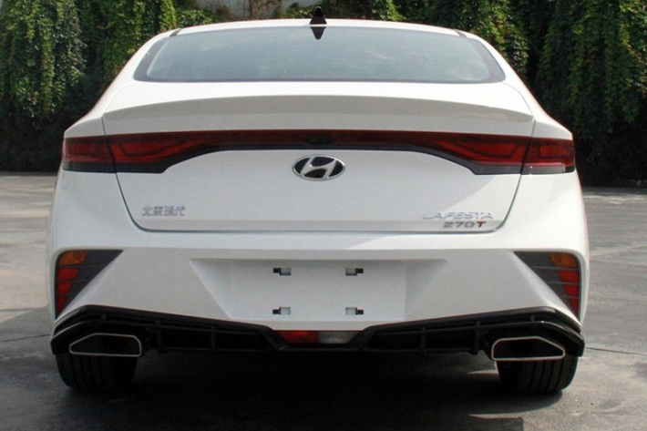 Ngoài thiết kế, Hyundai Lafesta 2023 còn thay đổi nhẹ ở kích thước. Theo đó, xe sở hữu chiều dài 4.690 mm, chiều rộng 1,790 mm, chiều cao 1.425 mm và chiều dài cơ sở 2.700 mm.