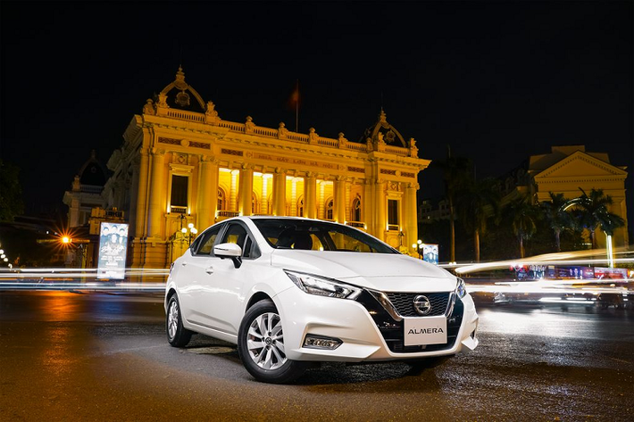 Nissan Almera tại Việt Nam ra mắt lần đầu vào tháng 8/2021, sau gần một năm ra mắt với sự chào đón và đánh giá tích cực từ người dùng cùng giới chuyên môn, Nissan chính thức giới thiệu phiên bản mới cho mẫu B-sedan nhập khẩu nguyên chiếc từ Thái Lan, đi kèm hàng loạt những cải tiến hấp dẫn.