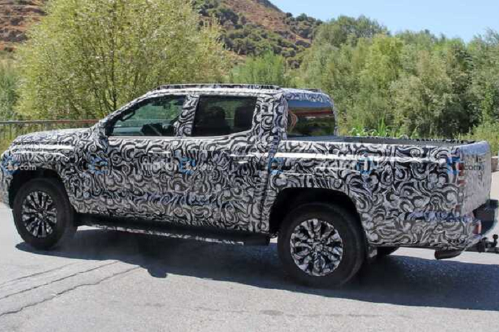 Mitsubishi Triton tại Việt Nam là dòng bán tải được yêu thích bởi khả năng vận hành, độ bền bỉ cao và đặc biệt là hàng ghế sau có độ ngả lưng thoải mái trong phân khúc và đặc biệt là giá thành hợp lý.