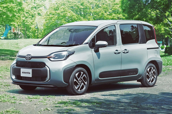 Toyota đã chính thức vén màn thế hệ mới của mẫu MPV cỡ nhỏ Sienta ở thị trường Nhật Bản. Tuy nhiên, từ ngày 1/8/2022, hãng Toyota đã bắt đầu nhận cọc cho mẫu xe này. Chỉ trong vòng 3 tuần, đã có tổng cộng 24.000 khách hàng Nhật Bản đặt mua Toyota Sienta 2023 mới.
