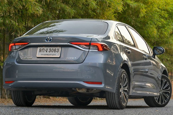 Đúng với chiến lược trẻ hóa dòng sản phẩm của Toyota Việt Nam, Corolla Altis thế hệ mới sẽ có nhiều điểm hấp dẫn nổi bật hơn hẳn so với thế hệ cũ. Về ngoại hình, xe được phát triển dựa trên cơ sở gầm bệ TNGA mới tương tự như "đàn anh" Camry.