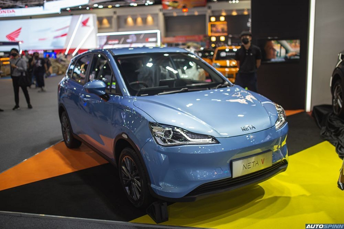 Trong 2 năm đầu tiên, Neta V EV 2022 chạy điện sẽ được bán tại thị trường này dưới dạng xe nhập khẩu nguyên chiếc. Sau đó, Arun Plus - công ty con của PTT - sẽ bắt đầu lắp ráp mẫu ôtô này ở Thái Lan.