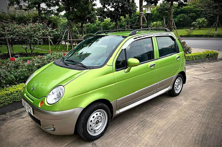 Đây cũng là nhược điểm khi chiếc xe đô thị không thể tải quá nặng và tỏ ra khá yếu khi phải leo dốc hoặc chở nhiều hành lý. Daewoo Matiz giá rẻ được xem như ngọn cờ đầu trong phân khúc xe nhỏ chạy trong đô thị.