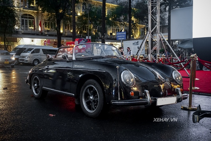 Porsche đã sử dụng loại động cơ mà họ dùng cho chiếc Volkswagen Beetle để lắp trên 356A. Đó là cỗ máy bốn xi-lanh làm mát bằng gió