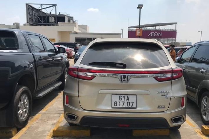 Ở thời điểm ra mắt, giá xe Honda UR-V có mức bán dao động từ 246.800-329.800 nhân dân tệ tại Trung Quốc (tương đương 814 triệu - 1,088 tỷ đồng). Hiện Honda UR-V đã có phiên bản nâng cấp giữa vòng đời.