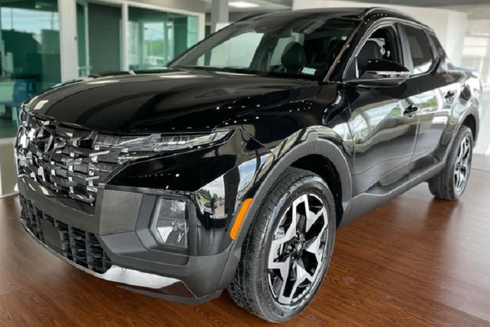 Ra mắt lần đầu vào tháng 4 năm ngoái, mẫu bán tải Hyundai Santa Cruz 2022 mới nhanh chóng nhận được nhiều sự quan tâm của người yêu xe Việt bởi thiết kế vô cùng hiện đại, thích hợp để đi phố hơn là tải hàng.