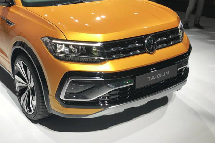 Đáng tiếc là giá xe Volkswagen T-Cross 2022 hiện chưa được hé lộ. Chỉ biết rằng, mẫu xe này tại Việt Nam sẽ có 2 phiên bản là Elegance và Luxury. Trong khi đó, tại Ấn Độ, 2 phiên bản dùng động cơ xăng 1.0L, hộp số tự động của mẫu xe này có giá 1.409.900 Rupee (khoảng 421 triệu đồng) và 1.590.900 Rupee (475 triệu đồng).