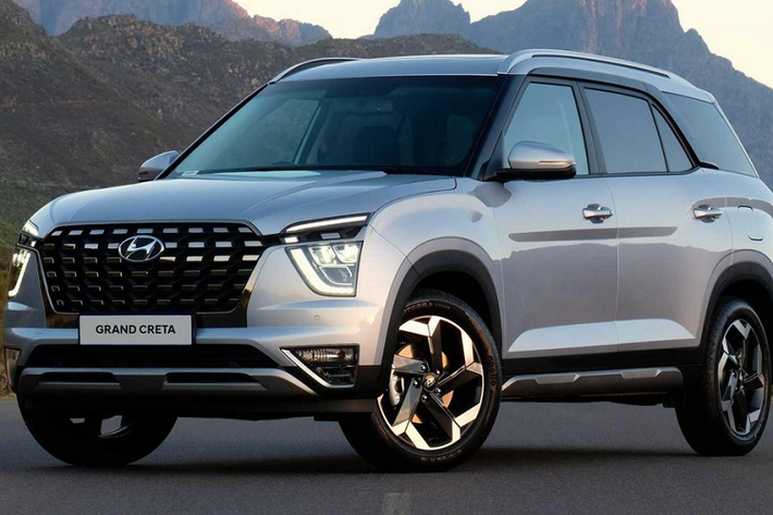 Vào hồi tháng 4 năm ngoái, hãng Hyundai đã chính thức vén màn phiên bản 7 chỗ của dòng crossover cỡ B Creta tại thị trường Ấn Độ dưới cái tên Alcazar. Sau 1 năm, mẫu crossover 7 chỗ này tiếp tục được mở rộng thị trường sang Nam Phi nhưng dưới cái tên riêng là Hyundai Grand Creta 2022 bản 7 chỗ.