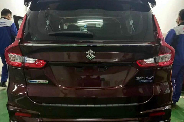 Qua những hình ảnh, có thể thấy Suzuki Ertiga Hybrid 2023 tại Việt Nam sở hữu thiết kế ngoại thất giống với xe ở thị trường Indonesia. Điều này không có gì lạ vì xe ở Việt Nam vốn được nhập khẩu nguyên chiếc từ Indonesia.