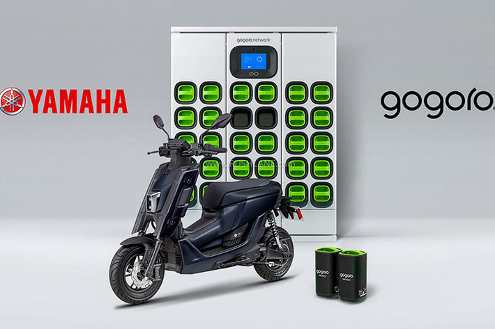 Cung cấp sức mạnh cho xe là mô-tơ điện có công suất gần 10 mã lực, có khả năng tốc từ 0 - 50 km/h trong 3,5 giây. Với thông số vận hành như trên, Yamaha EMF sẽ mạnh tương đương một mẫu xe ga động cơ đốt trong dung tích 125cc hiện có trên thị trường.