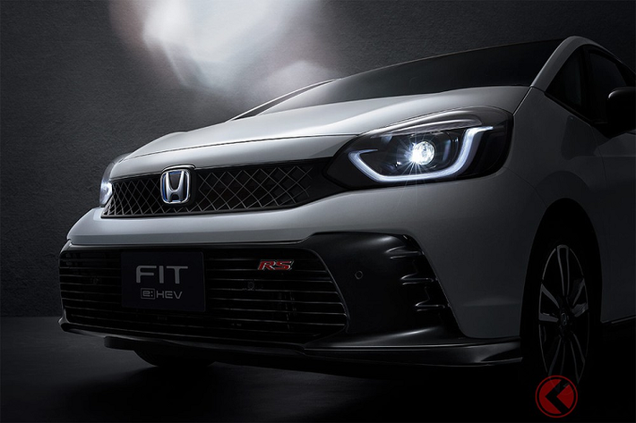Xe còn được bổ sung những tính năng mới vào gói công nghệ an toàn chủ động Honda Sensing, bao gồm hệ thống hỗ trợ lái xe khi tắc đường, camera đa góc và hệ thống cảnh báo điểm mù