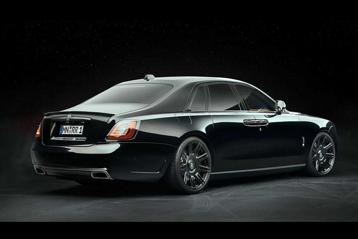 Tuy nhiên, tốc độ tối đa giới hạn điện tử của Rolls-Royce Ghost Black Badge siêu sang vẫn ở mức 250 km/h. Spofec cũng điều chỉnh kiểu dáng của chiếc xe, mang đến cho Rolls-Royce một số cải tiến về khí động học. Xe được trang bị bộ bodykit carbon gồm cản trước với hốc gió lớn hơn và cánh gió sau.