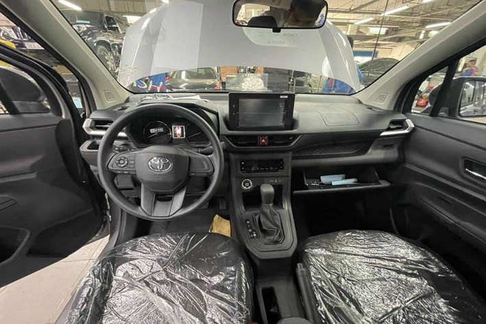 Sau khi xuất hiện trên mạng, hình ảnh chụp nội thất của Toyota Avanza Premio 2022 đã khiến một số người cảm thấy thất vọng. Tuy nhiên, vì Toyota Avanza Premio 2022 là MPV giá rẻ nên cũng không thể kỳ vọng quá nhiều vào mẫu xe này.