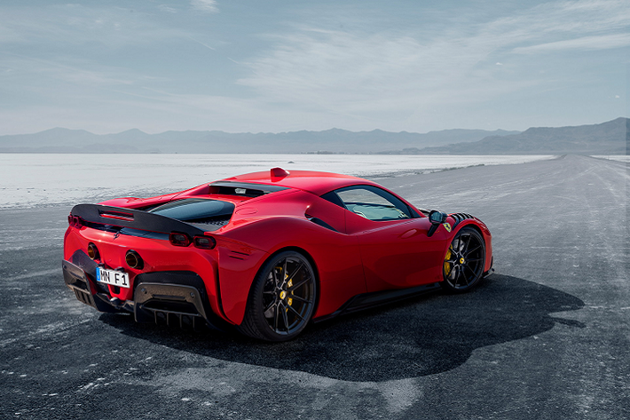 Ngoài cánh gió trước, sườn xe và bộ chia gió phía sau, Novitec còn làm cửa dẫn gió cho hai lỗ hút gió sườn xe và nắp capo. Đuôi xe còn gây chú ý với một cánh gió carbon rất lớn. Mui xe và khoang máy cũng xuất hiện các tấm che làm từ carbon. Novitec tuyên bố, những chi tiết làm từ sợi carbon không chỉ có tính thẩm mỹ, mà còn tạo ra nhiều lực đẩy hơn, đồng thời cải thiện luồng không khí và làm mát.