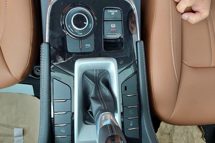 Ngay từ tên gọi có thể thấy, Isuzu mU-X 2022 chỉ sử dụng cấu hình động cơ 1.9L duy nhất, cho công suất 150 mã lực, và mô-men xoắn 350 Nm. Khối động cơ này đi kèm hộp số tự động 6 cấp hoặc số sàn 6 cấp. So với các đối thủ hiện nay, động cơ này được xem là yếu hơn.