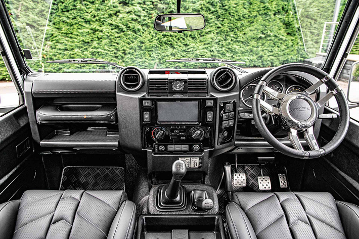 Chiếc SUV được trang bị bộ mâm xe hợp kim rèn kích thước 20 inch Rostyle Inspired RS đi kèm với lốp Cooper Discoverer A/T. Ở phần đuôi sau, chiếc xe được trang bị một nắp bánh xe dự phòng của Chelsea Truck Company và hệ thống ống xả kép với ống thép không gỉ đôi đem lại âm thanh ấn tượng hơn.