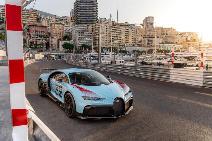 Sự kiện giới thiệu siêu xe iêu xe Bugatti Chiron Pur Sport Grand Prix này thực sự là một bối cảnh khá tốt để ra mắt công chúng chiếc xe này, đồng thời cũng là dịp phù hợp để cho mọi người thấy được khả năng cá nhân hóa của thương hiệu Hypercar Pháp.