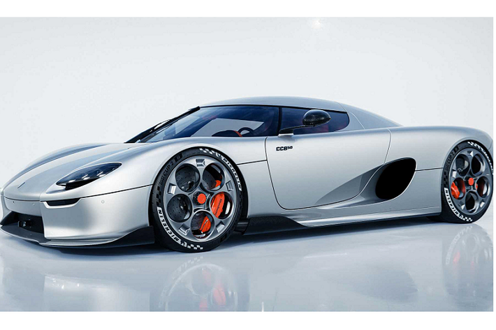 Mẫu CC8S huyền thoại này giờ đây đã được kế nhiệm bởi Koenigsegg CC850 2023 mới, một chiếc xe có nhiều đường nét mang tính kế thừa về thiết kế của nguyên mẫu năm 2002. Tuy nhiên, ẩn dưới diện mạo hoài cổ này chính là hàng loạt các công nghệ tối tân nhất cùng với trang bị hộp số sàn 6 cấp.