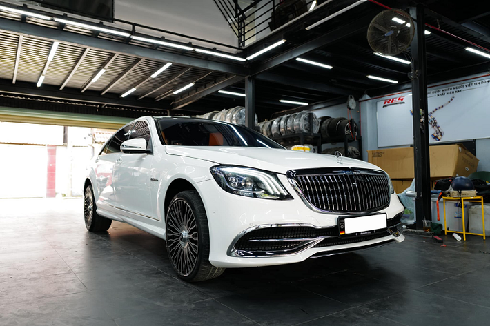 Theo công bố của cơ sở độ, tổng chi phí độ Mercedes-Benz S63 thành Maybach S450 rơi vào khoảng 400 triệu đồng. Nếu nhìn vào thành quả sau khi hoàn tất gói độ, khó ai có thể nhận ra đây vốn là một chiếc Mercedes-Benz S63 AMG đời 2010.