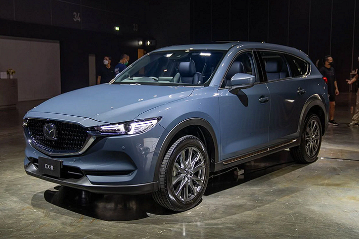 Giá xe Mazda CX-8 2022 tại Thái Lan: CX-8 2.5 S 6AT 7 Chỗ: 1.549.000 baht (996 triệu đồng); CX-8 2.5 SP 6AT 7 Chỗ: 1.619.000 baht (1,031 tỷ đồng; CX-8 2.5 SP Exclusive 6AT Ghế thương gia: 1.699.000 baht (1,082 tỷ đồng) CX-8 2.2 XDL 6AT 7 chỗ: 1.849.000 baht (1,177 tỷ đồng); CX-8 2.2 XDL Exclusive 6AT AWD 6 ghế: 2.199.000 baht (1,4 tỷ đồng)