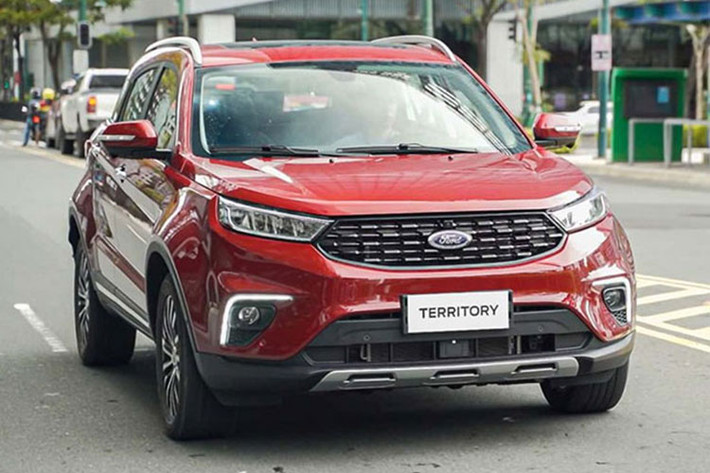 Các trang bị khác gồm hệ thống hỗ trợ giữ làn đường LKA, hỗ trợ lái xe khi tắc đường, cảnh báo va chạm phía trước, cảnh báo chệch làn đường, cảnh báo điểm mù và cảnh báo phương tiện cắt ngang khi lùi.