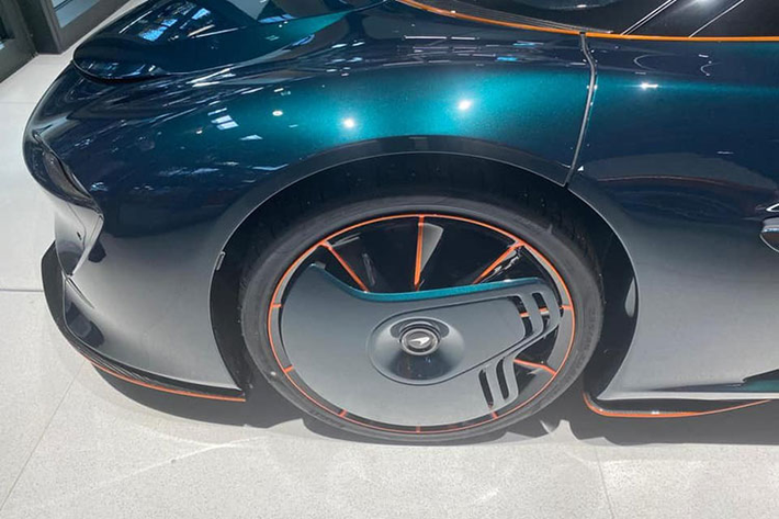 Lúc được rao bán vào tháng 12/2020, chiếc siêu xe triệu đô McLaren Speedtail được đặt tại Hamburg, Đức với số đồng hồ công tơ mét chỉ 78 miles, tương đương 125 km.