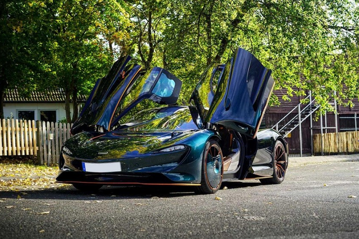 Lý do là việc dòng xe hypercar McLaren Speedtail có mức giá bán vô cùng đắt đỏ và nếu sự thật là có đại gia chi ra số tiền chưa đến 130 tỷ đồng để sở hữu chiếc xe hypercar 3 chỗ ngồi thứ 2 của hãng xe McLaren chế tạo, đây rõ ràng là món hời lớn cho những đại gia Việt mua về.